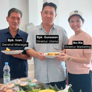 foto dari Pak Rachmat Gunawan Subrata, Ibu Ria Suwito, dan Pak Ivan Chandra Gunadi